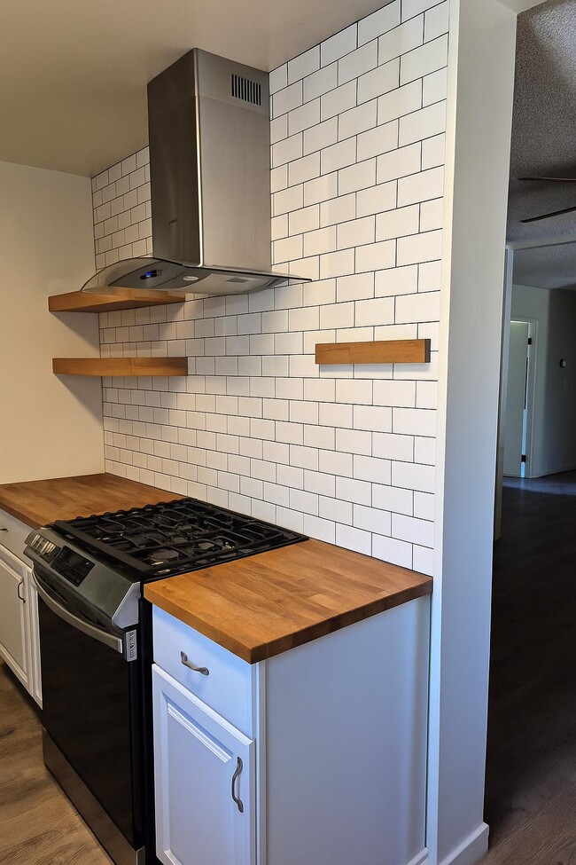 Galley Kitchen parallel counter tops - 334 Calor Dr