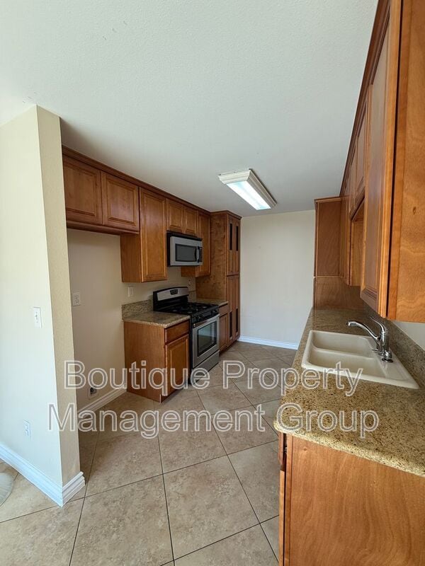 Building Photo - 1126 S Clifpark Cir Rental