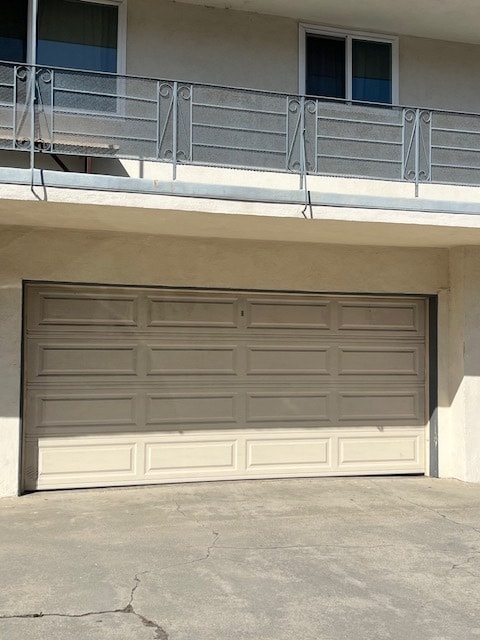 shared garage space - 2611 Mathews Ave Unit 5
