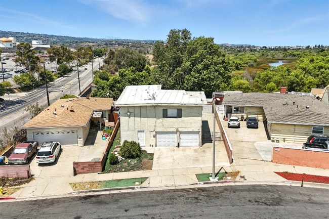 Photo - 1467 N Campus Ave Apartment Unit 1