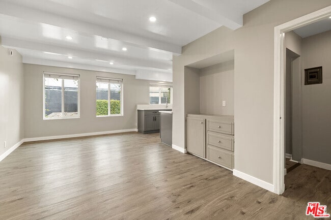 Building Photo - 6768 Lexington Ave Unit 10 Rental