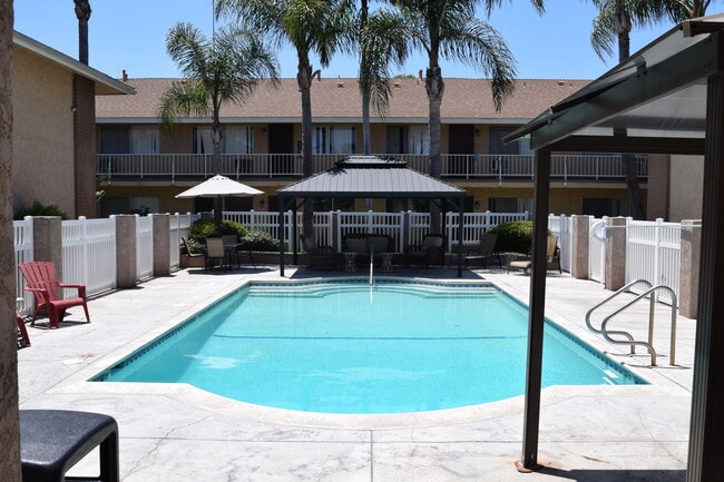 Atrium Gardens - Atrium Gardens Apartments