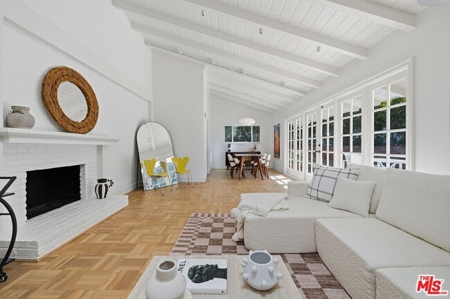 Photo - 864 Bienveneda Ave