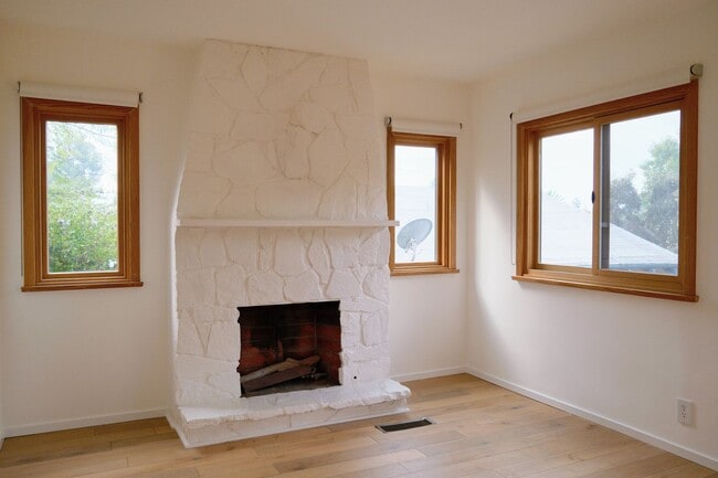 Photo - Serene 2bed /1 Bath Spanish Hideaway in He...