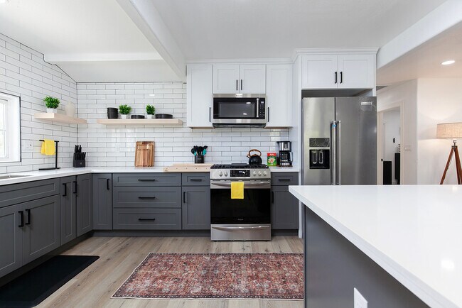 Photo - 5609 Cervantes Ave