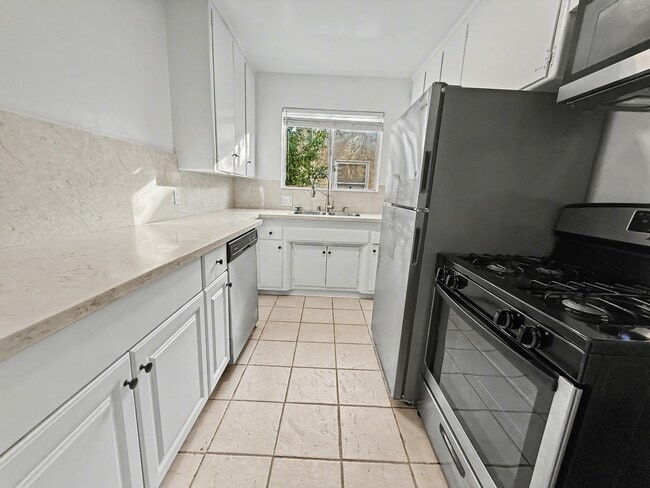 Photo - 328-330 S Doheny Dr