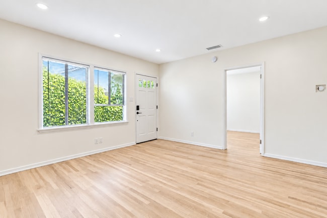 Natural Light - 4244 Tujunga Ave Unit 4244.5