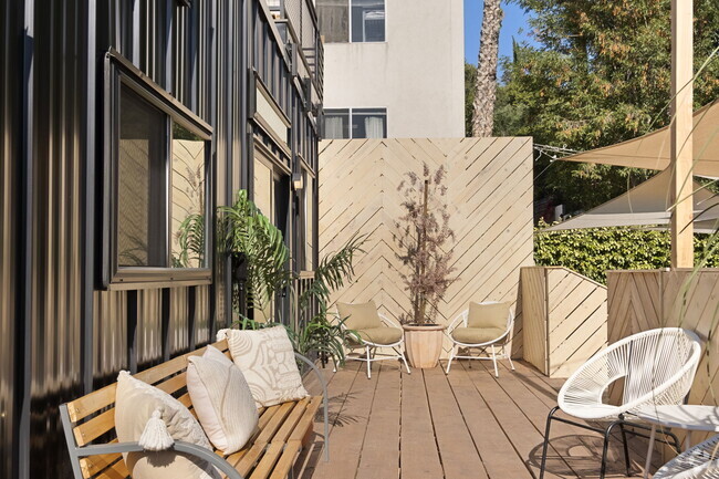 Building Photo - 1570 Myra Ave Unit 1570.5 Rental