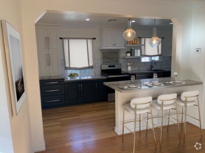 Building Photo - Beautifully Updated 2-bedroom Rental