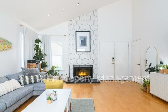 Photo - 7404 Carlina St House
