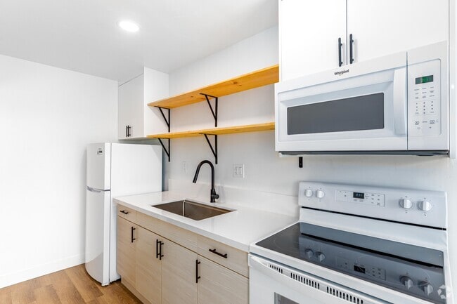 Apartment Kitchen - The Villager in Bay Park, Freshly Renovate...