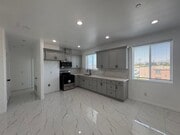 Photo - Newport Fontana