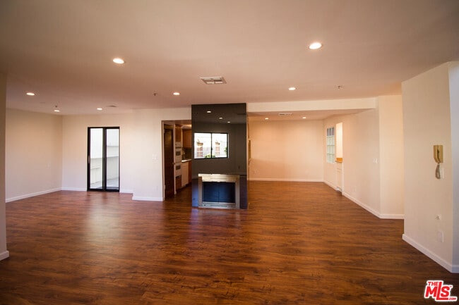 Photo - 301 W Loraine St Unit 8
