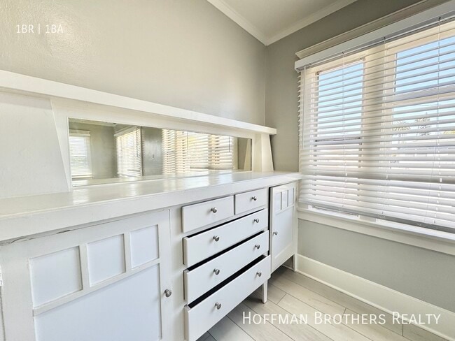 Photo - 1123 E Appleton St Unit 1123