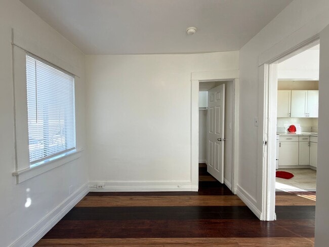 Photo - **2255 Linden Ave Long Beach** Downstairs 1 bedroom 1 bath !!2 weeks free OAC!! Unit 2255