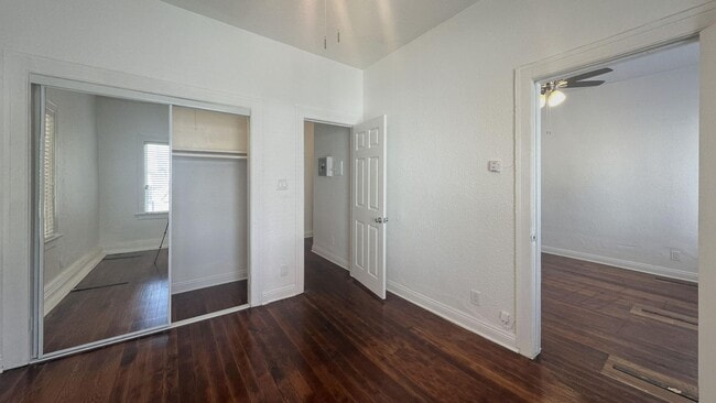 Photo - Leeward Apts...New York Style..Gorgeous Newly Remodeled!