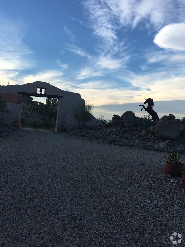 Building Photo - 56250 Las Rocas Unit One of a kind view Rental