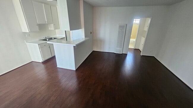 Photo - 323 N Rampart Blvd Unit 7