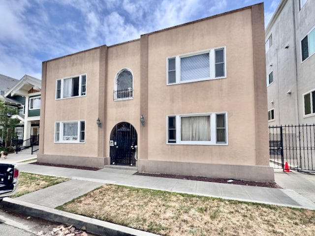 Photo - 1140 E 1st St