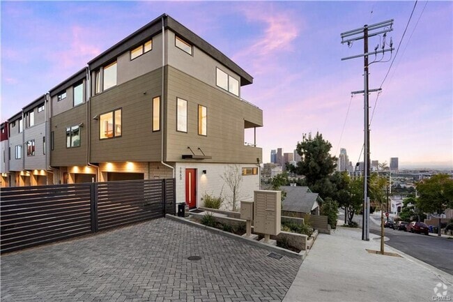 Building Photo - 4bd4.5ba single family for rent Rental
