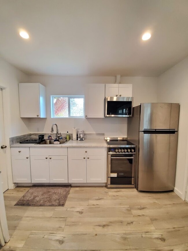 Photo - 3332 Cricklewood St