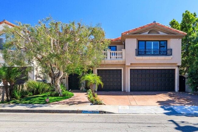 Photo - 1554 Mathews Ave