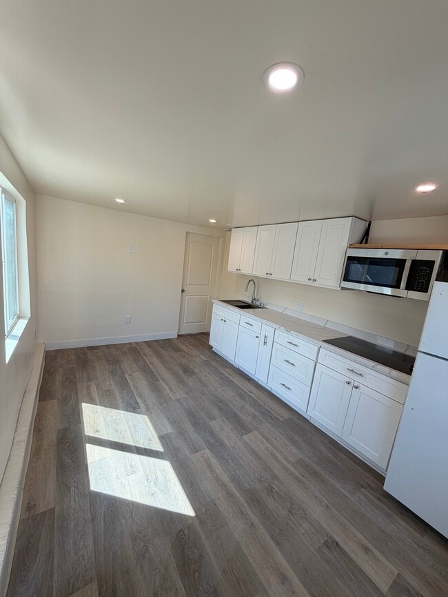 Photo - 3447 Caspian Ave