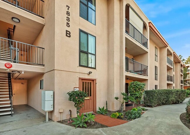 Building Photo - Beautiful 2 bedroom, 2 full bath condo in San Carlos Greens Unit B23