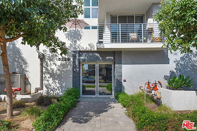 Photo - 5229 Willowcrest Ave Unit 203