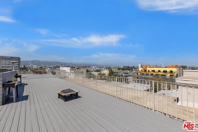 Photo - 1450 S Beverly Dr Unit 404