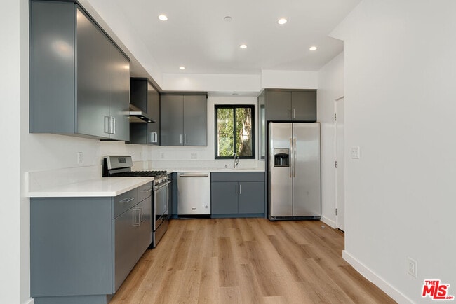 Photo - 1339 N Kenmore Ave