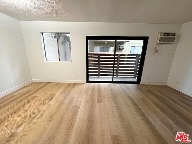 Photo - 5032 W Maplewood Ave Unit 103