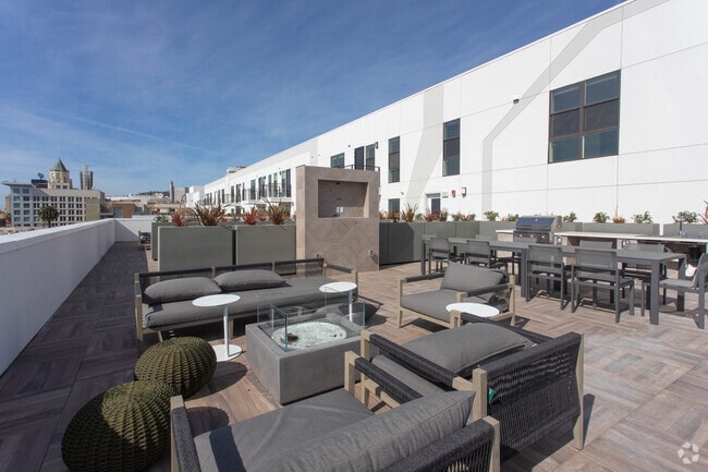 Rooftop Deck - Archer Hollywood
