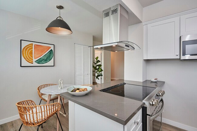 Kitchen - Callie on Curson