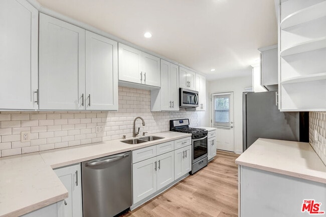 Photo - 337 N Oakhurst Dr Unit 1