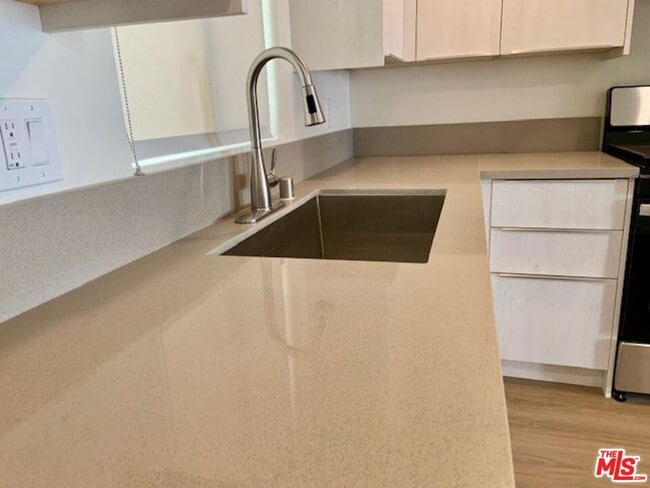 Photo - 626 N Kingsley Dr