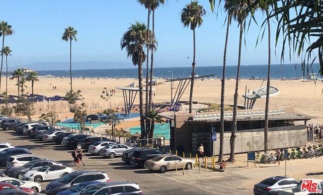 Photo - 723 Palisades Beach Rd