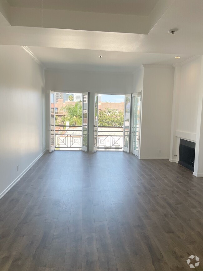 Building Photo - 230 S. Hamilton Rental