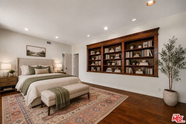 Building Photo - 1333 S Beverly Glen Blvd Unit 606