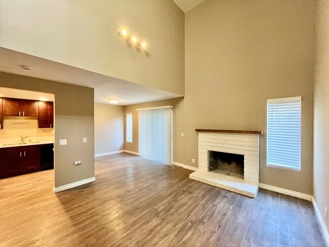 Building Photo - 859-861 Mola Vista Way Unit 859