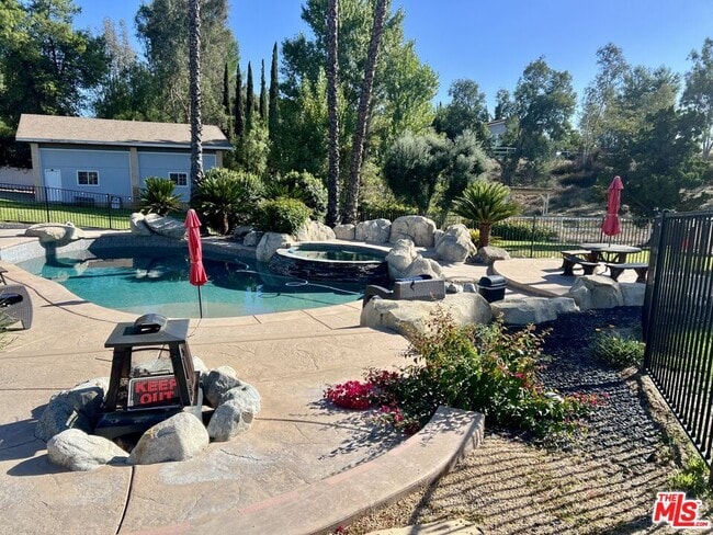 Photo - 37200 Glen Oaks Rd