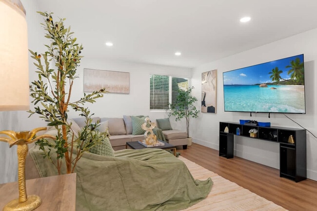 Photo - 1676 Raynell Way Unit ID1465005P