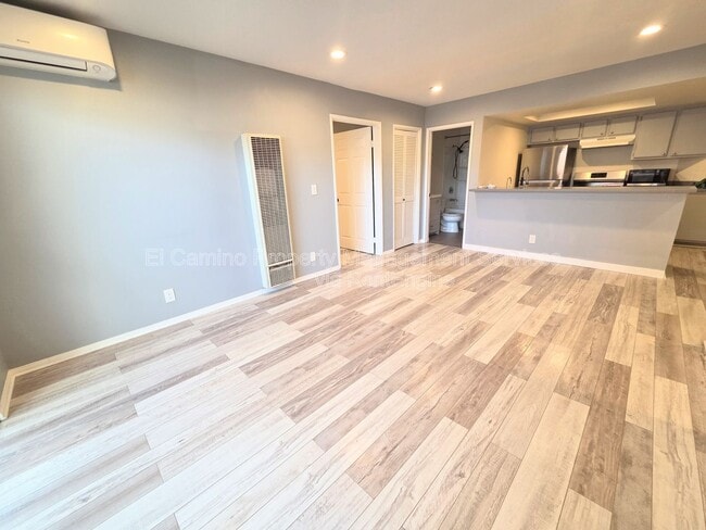 Building Photo - 327 Chestnut Ave Unit 105