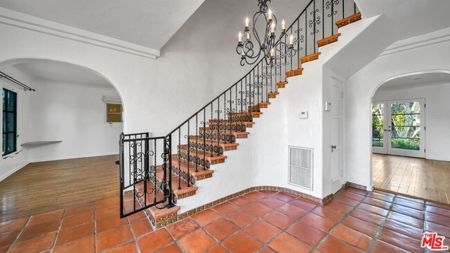 Photo - 333 S Roxbury Dr