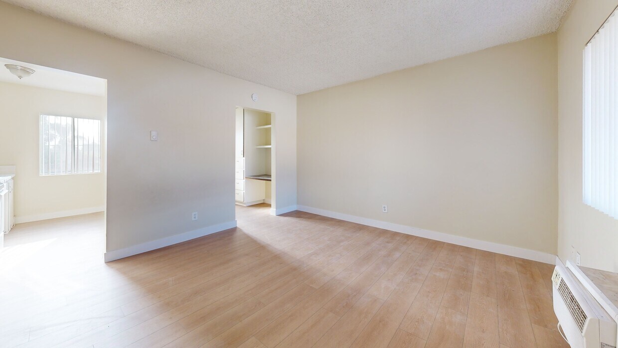 3D Tour - 1230 W. Hillandale Ave.