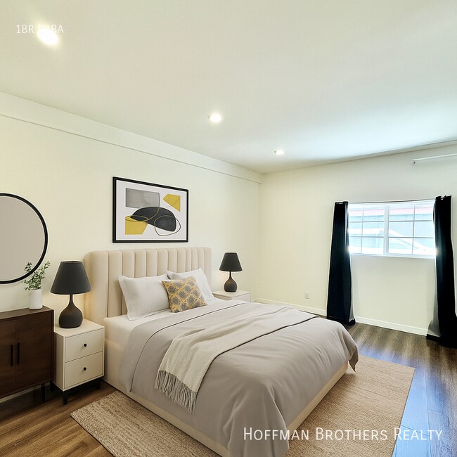 Photo - 1023 Larch St Unit 4