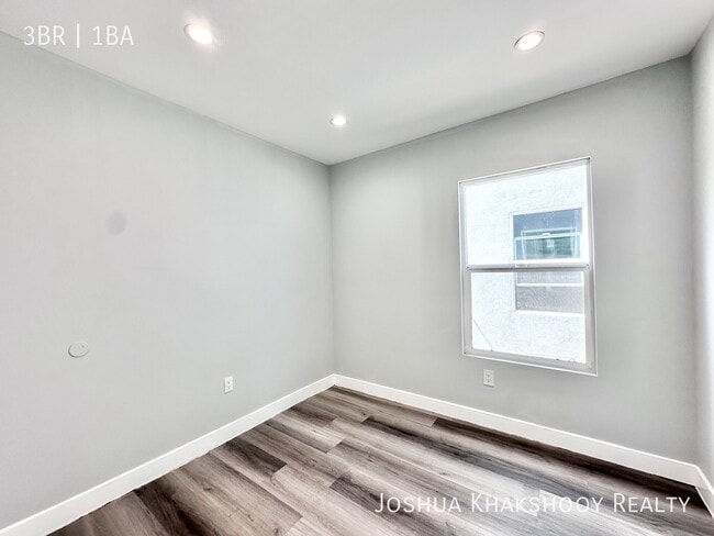 Photo - 6433 S Victoria Ave