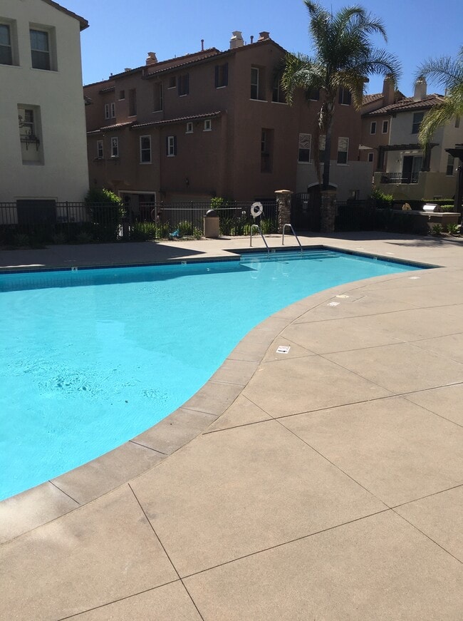 Photo - 672 Kellogg St