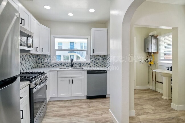 Photo - 4685 Hamilton St