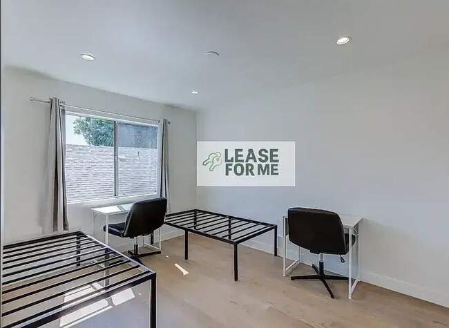 Photo - 1279 W 38th St